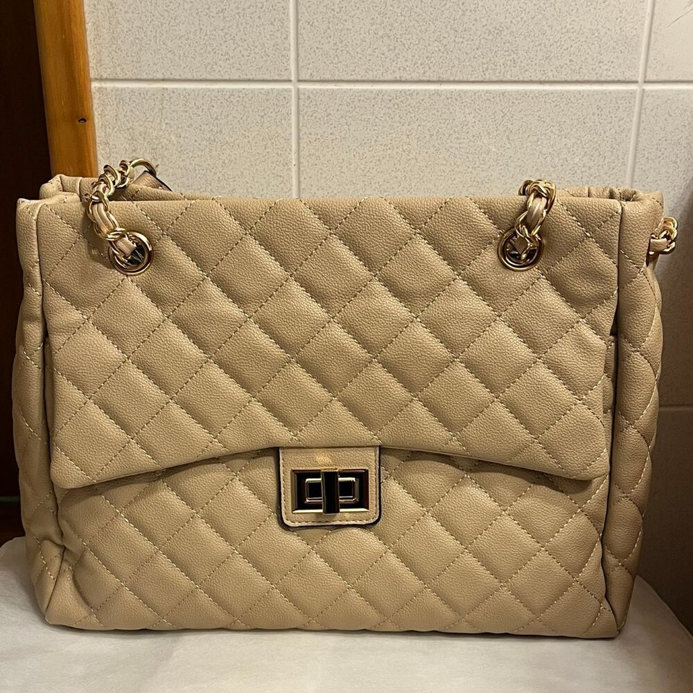 ELLO Quilted vegan leather Tote Bag in Khaki